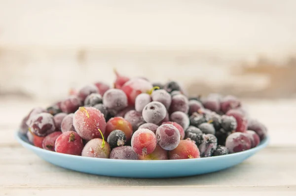 Frutas Congeladas Frutas Fundo Prato Cerâmico Perto Fruits Com Geada — Fotografia de Stock