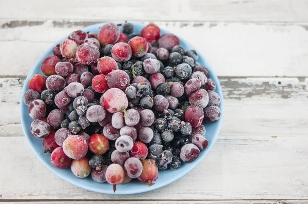 Frutas Congeladas Frutas Fundo Prato Cerâmico Perto Fruits Com Geada — Fotografia de Stock