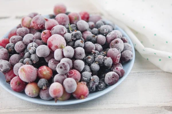 Κατεψυγμένα Φρούτα Φρούτων Φόντο Κεραμικό Πιάτο Από Κοντά Φρούτα Πάγο — Φωτογραφία Αρχείου