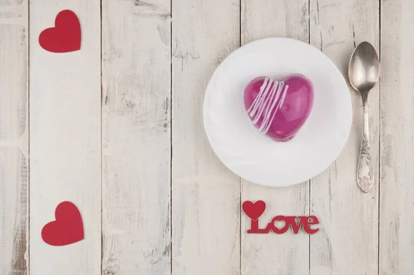 Word Love Red Cake Shape Heart White Wood Table Romantic — Stock Photo, Image