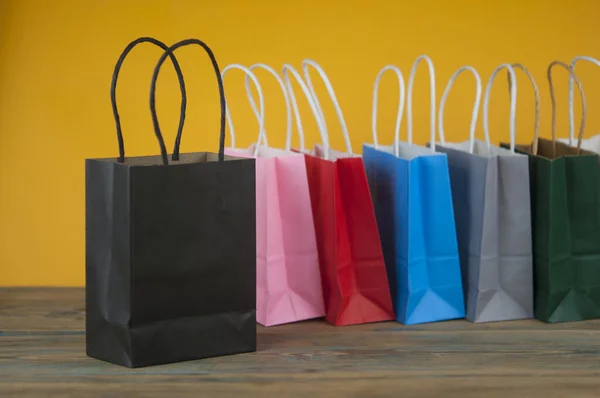 Mínimo Concepto Compras Línea Colorido Bolso Compras Papel Sobre Fondo — Foto de Stock