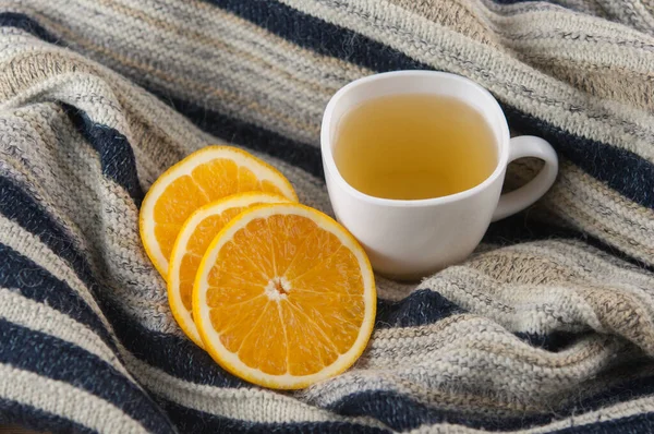 Accogliente Colazione Autunnale Con Tazza Bianca Con Miele Caldo Maglione — Foto Stock