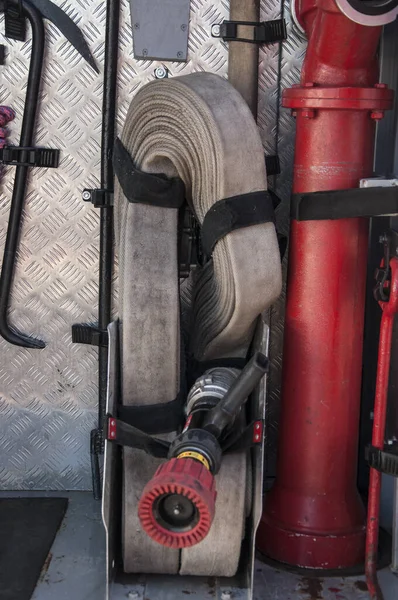 Compartimento Mangueiras Fogo Enroladas Motor Fogo Equipamento Caminhão Bombeiros Resgate — Fotografia de Stock