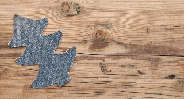 Weihnachten Hintergrund: Jeans Textur mit Form Weihnachtsbaum. — Stockfoto