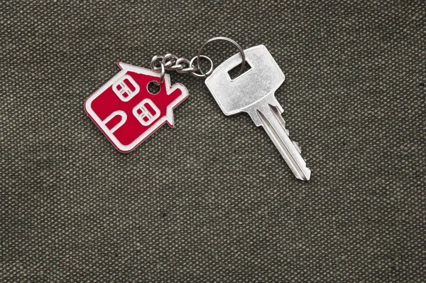 Symbole de la maison avec clé argentée — Photo