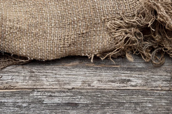 Burlap texture on wooden table background — Stock Photo, Image