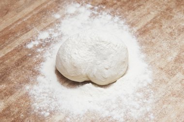 Serpin un hamur üzerinde