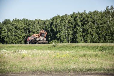 bir platform üzerinde Ekskavatör
