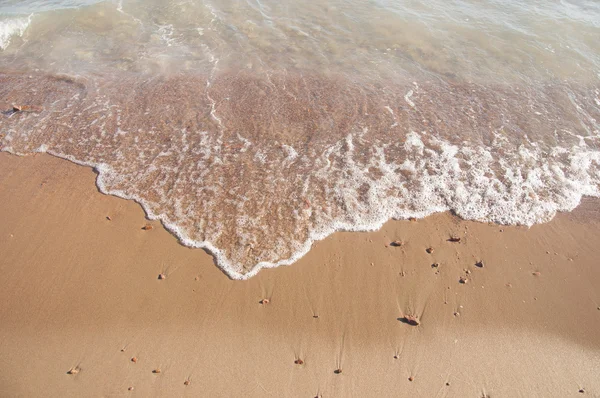 Fale i piasek plaża tło — Zdjęcie stockowe