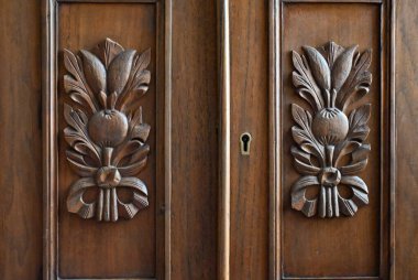 Klasik el yapımı mobilyalar, oyma elementler. Barocco, rococo, vintage tarzı.