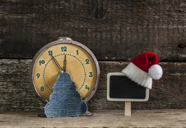 Boże Narodzenie tło wakacje z kapeluszem Santa i dekoracje. — Zdjęcie stockowe