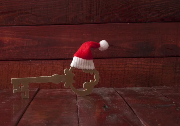 Chiave di Babbo Natale su vecchio tavolo di legno — Foto Stock