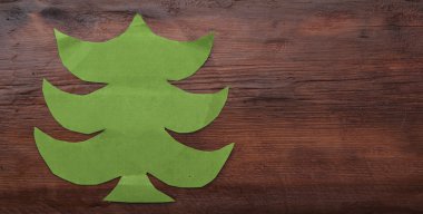 Ladin yeşil kağıttan yapılmış