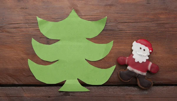 Рождественское печенье на деревянном фоне — стоковое фото
