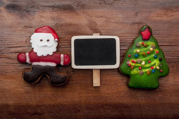Biscuits de Noël sur le fond en bois — Photo
