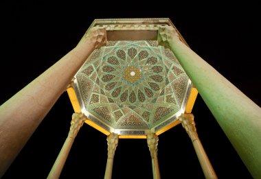 Tilework iç kubbe Shiraz Hafezieh Anıtı