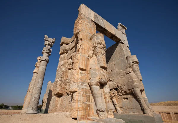 Porta de entrada de todas as nações das ruínas de Persépolis em Shiraz — Fotografia de Stock