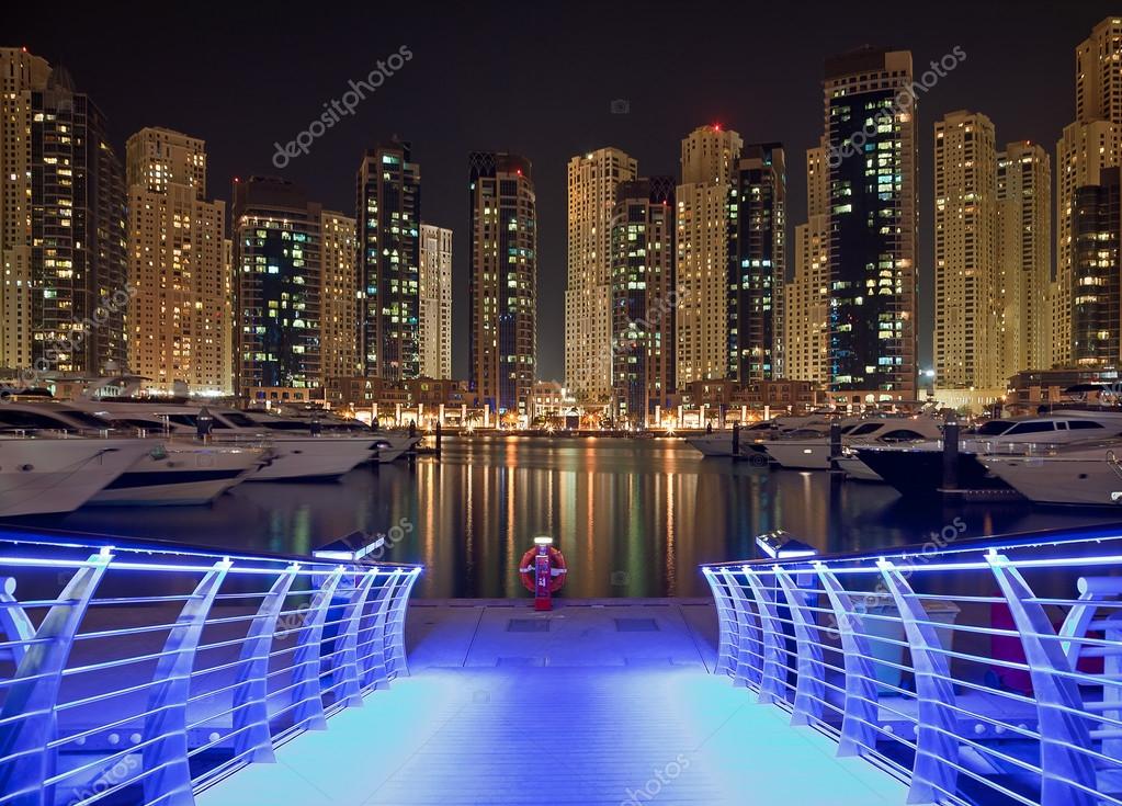 Edificios iluminados azul | Dubai Marina en la noche con ...