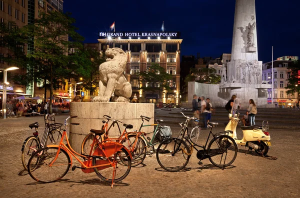 Dam Square of Amsterdam at Night — Stock Photo, Image