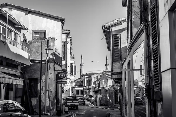 Nicosia, Kıbrıs - 3 Aralık: Dar sokak Nicos eski kesiminde — Stok fotoğraf