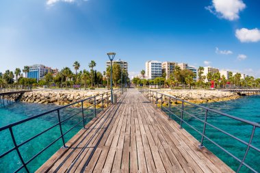 Limassol, Enaerios Seafront, eski ahşap iskele görünümden. Kıbrıs