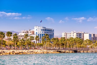 Limassol, Kıbrıs - 01 Nisan 2016: Limassol Cityscape ve Seasid