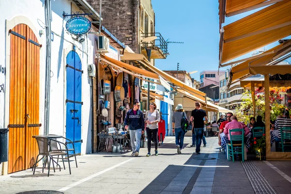 LIMASSOL, CYPRUS - April 01, 2016: Tourists and locals at Castle Square — Stock Photo, Image