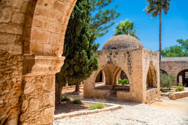 Ortaçağ Ayia Napa Manastırı avlusu. Ayia Napa, Kıbrıs