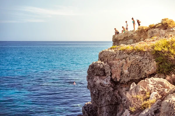 AYIA NAPA, CYPRUS - April 04, 2016: Tourists Jumping into the Se — Stock Photo, Image