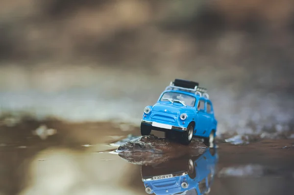 Small cute retro travelling car. Macro photo — Stock Photo, Image