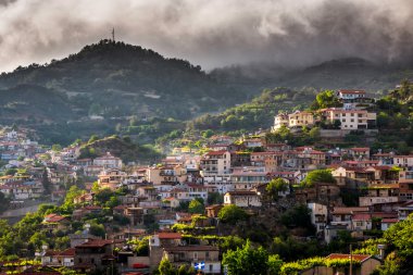 Agros Köyü Troodos Dağları üstüne. Limasol Bölgesi