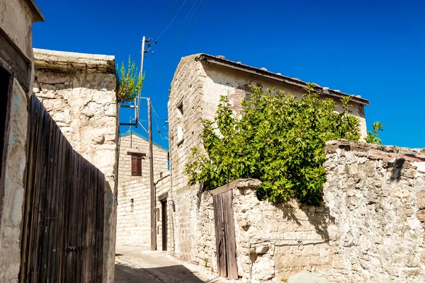 Encantadora rua velha de montanha aldeia Dora. Distrito de Limassol , — Fotografia de Stock