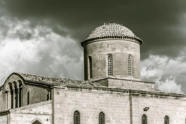 Top van de kerk van Agios Mamas. Güzelyurt (Guzelyurt), Cyprus — Stockfoto