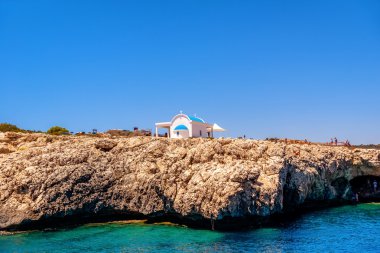 Agioi Anargyroi yakınındaki Cape Greco adanmış küçük bir şapel. FAM