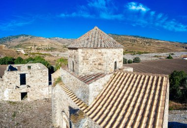 Kıbrıs 'taki Panagia Sinti Manastırı (Sina Bakiresi)