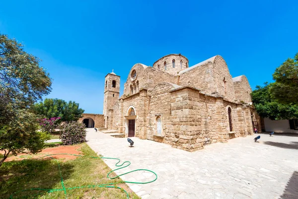 Messenger Barnabas Manastırı Kıbrıs Geniş Açılı Çekim — Stok fotoğraf