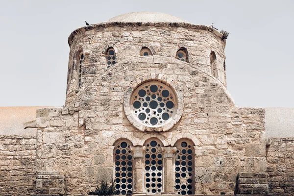 塞浦路斯 巴纳巴斯使徒教堂 有玫瑰色窗户 — 图库照片