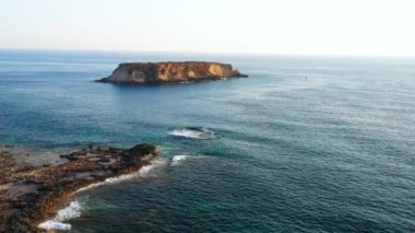 Yeronisos (Geronisos), Kıbrıs 'ın batı kıyısında yer alan küçük bir ada.