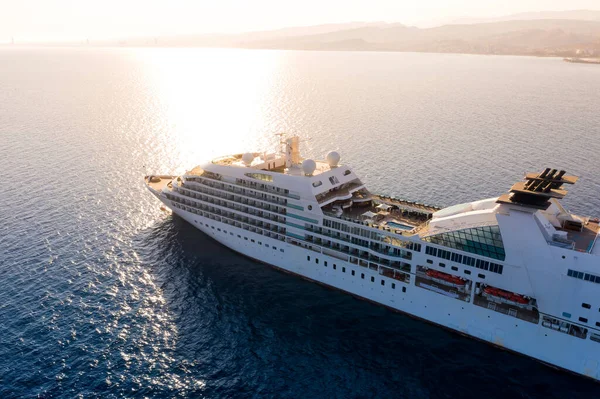 Luxe Cruiseschip Nabij Kust Vanuit Lucht — Stockfoto