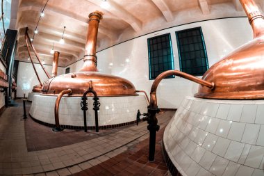 Antika bakır bira kazanları. Plzen (Pilsen), Çek Cumhuriyeti