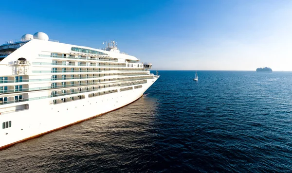 Cruiseschip Een Klein Jacht Middellandse Zee — Stockfoto