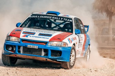 Mandria, Paphos İlçesi, Kıbrıs - 11 Kasım 2018: Mitsubishi EVO III Paphos Auto Rally Sprint