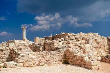 Kourion Agora 'nın antik kalıntıları arkeolojik alanda. Limasol İlçesi, Kıbrıs