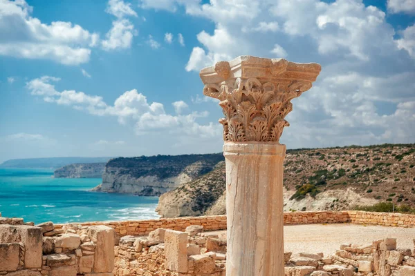 Närbild Forntida Kolonn Vid Kourions Arkeologiska Plats Limassoldistriktet Cypern — Stockfoto