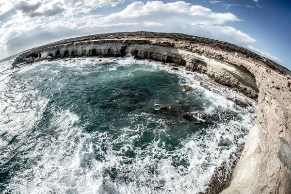 Kıbrıs Rum Kesimi Nin Agia Napa Kentindeki Deniz Mağaralarının Tonlu — Stok fotoğraf