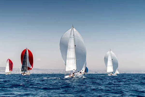 Segelbootrennen Mit Mehreren Yachten — Stockfoto