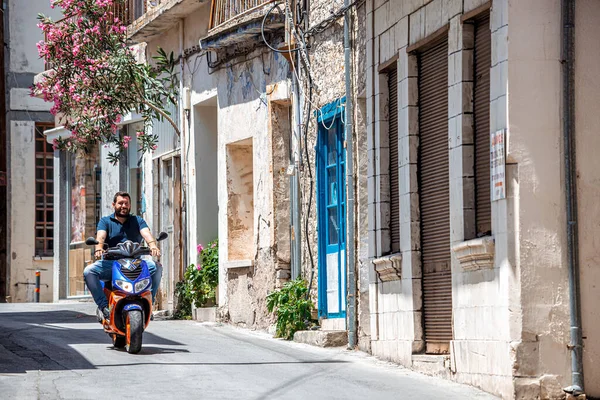Lefkara Cyprus Junho 2018 Smiling Scooter Rider Village Street — Fotografia de Stock