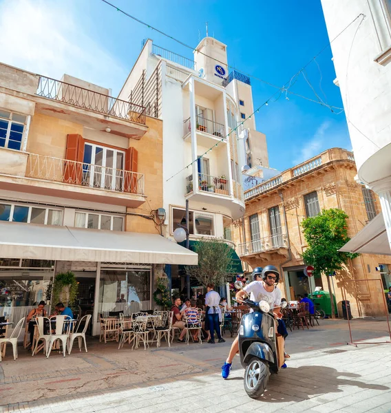 Nicosia Cyprus Maio 2015 Café Rua Cidade Velha — Fotografia de Stock