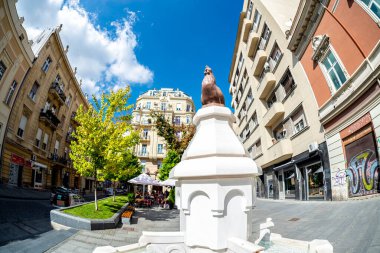 Belgrad, Sırbistan - 29 Eylül 2019: Çar Lazar Caddesi 'ndeki' Kızıl Şarkıcı 'çeşmesi