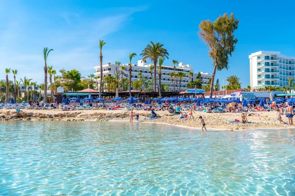 Ayia Napa Kypr Dubna 2018 Slavná Pláž Nissi Hotely Restauracemi — Stock fotografie